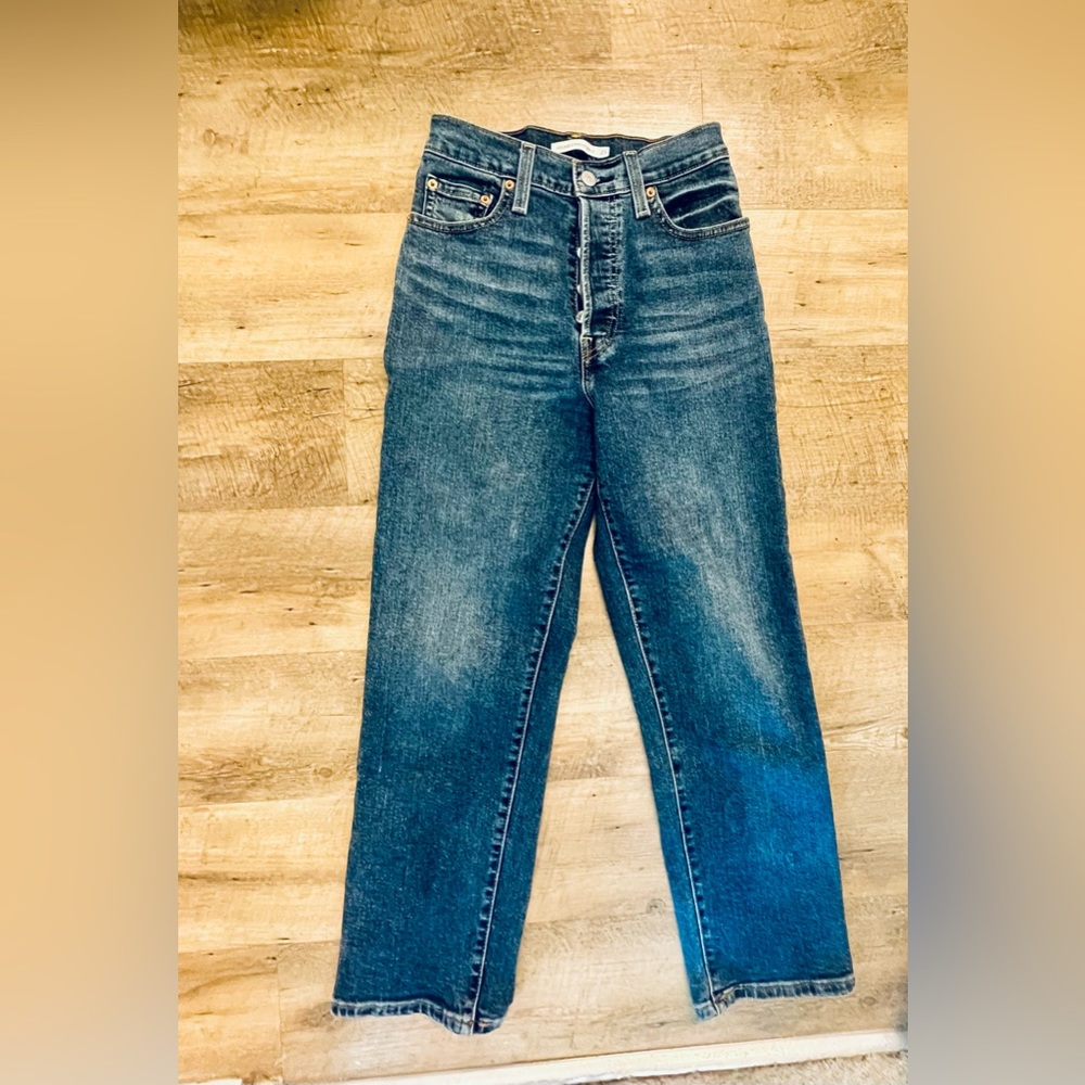 Levi’s Women’s Ribcage Straight Ankle Jeans